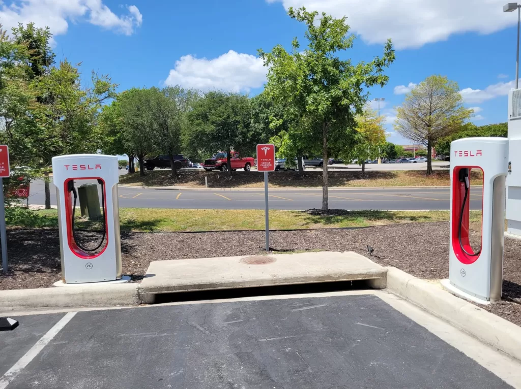 spartan-pole-cover-before-at-charging-station