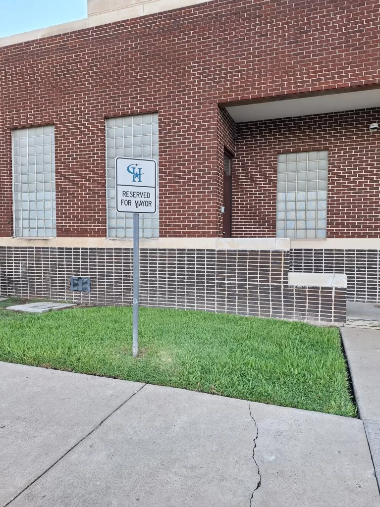 spartan-pole-cover-before-mayor-parking
