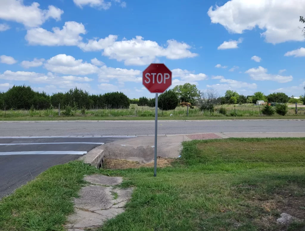 spartan-pole-cover-before-stop-sign